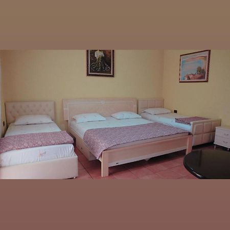 Alen Bar Hotel Tirana Buitenkant foto