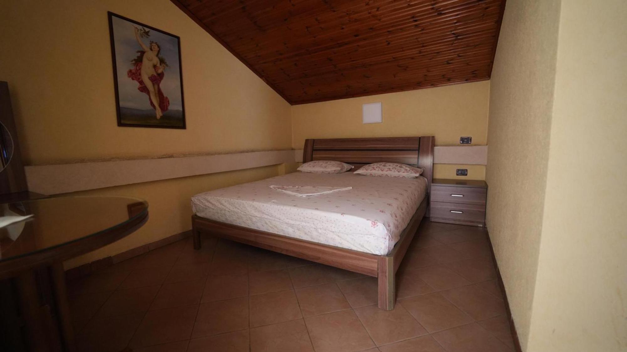 Alen Bar Hotel Tirana Buitenkant foto
