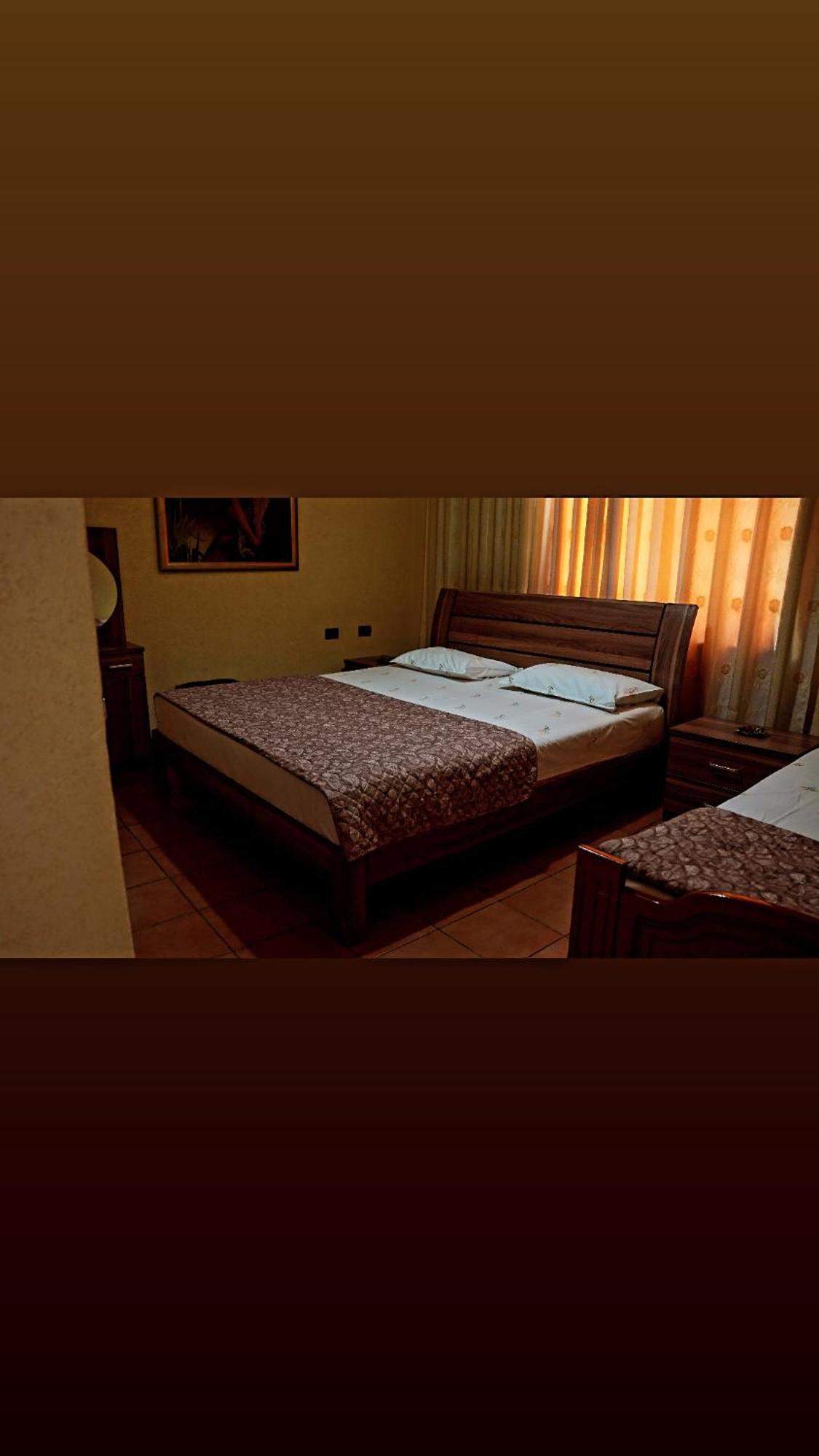Alen Bar Hotel Tirana Buitenkant foto