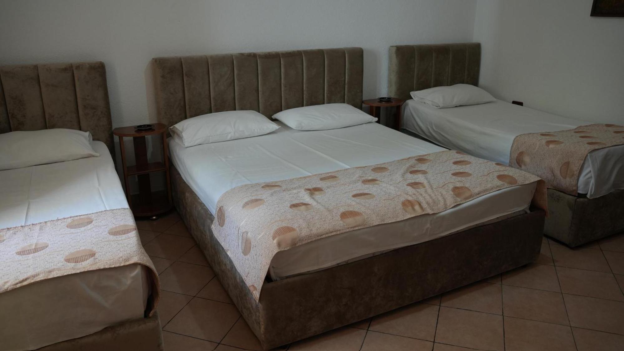 Alen Bar Hotel Tirana Buitenkant foto