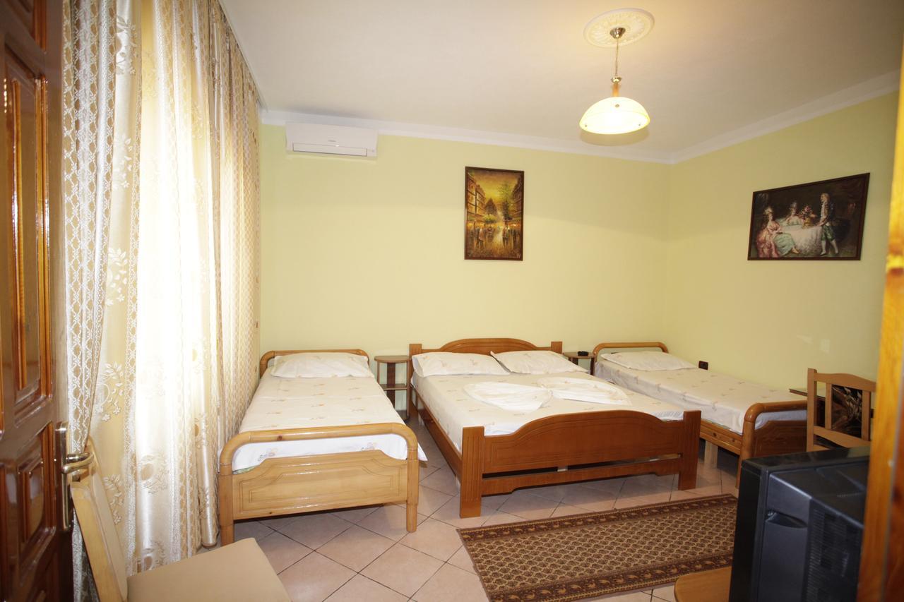 Alen Bar Hotel Tirana Buitenkant foto