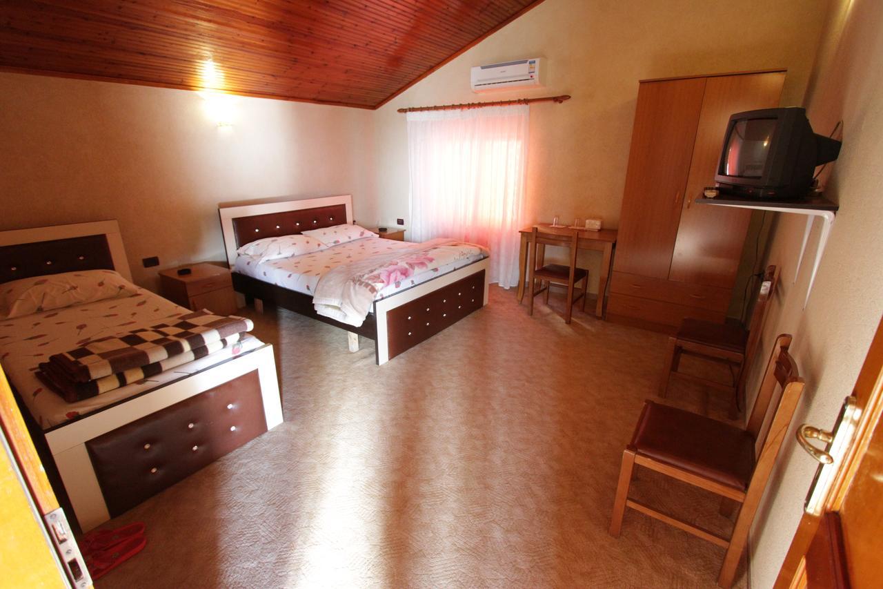 Alen Bar Hotel Tirana Buitenkant foto